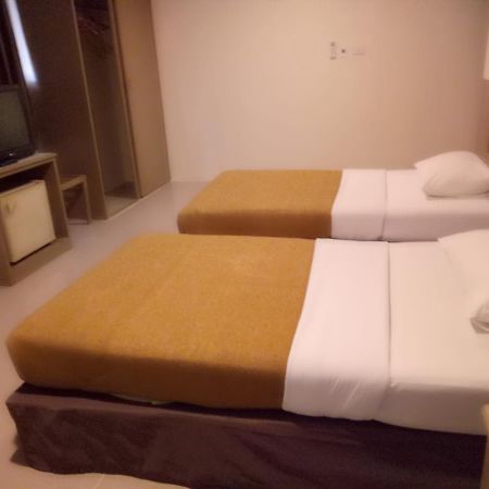 Tongpoon Hotel Бангкок Екстер'єр фото