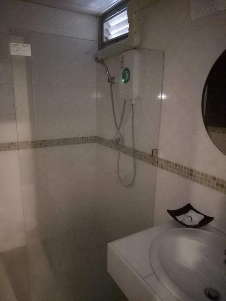 Tongpoon Hotel Бангкок Екстер'єр фото