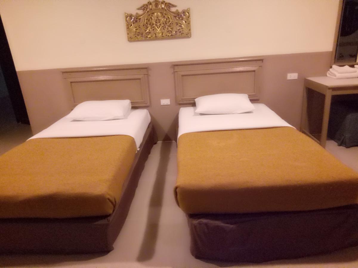 Tongpoon Hotel Бангкок Екстер'єр фото