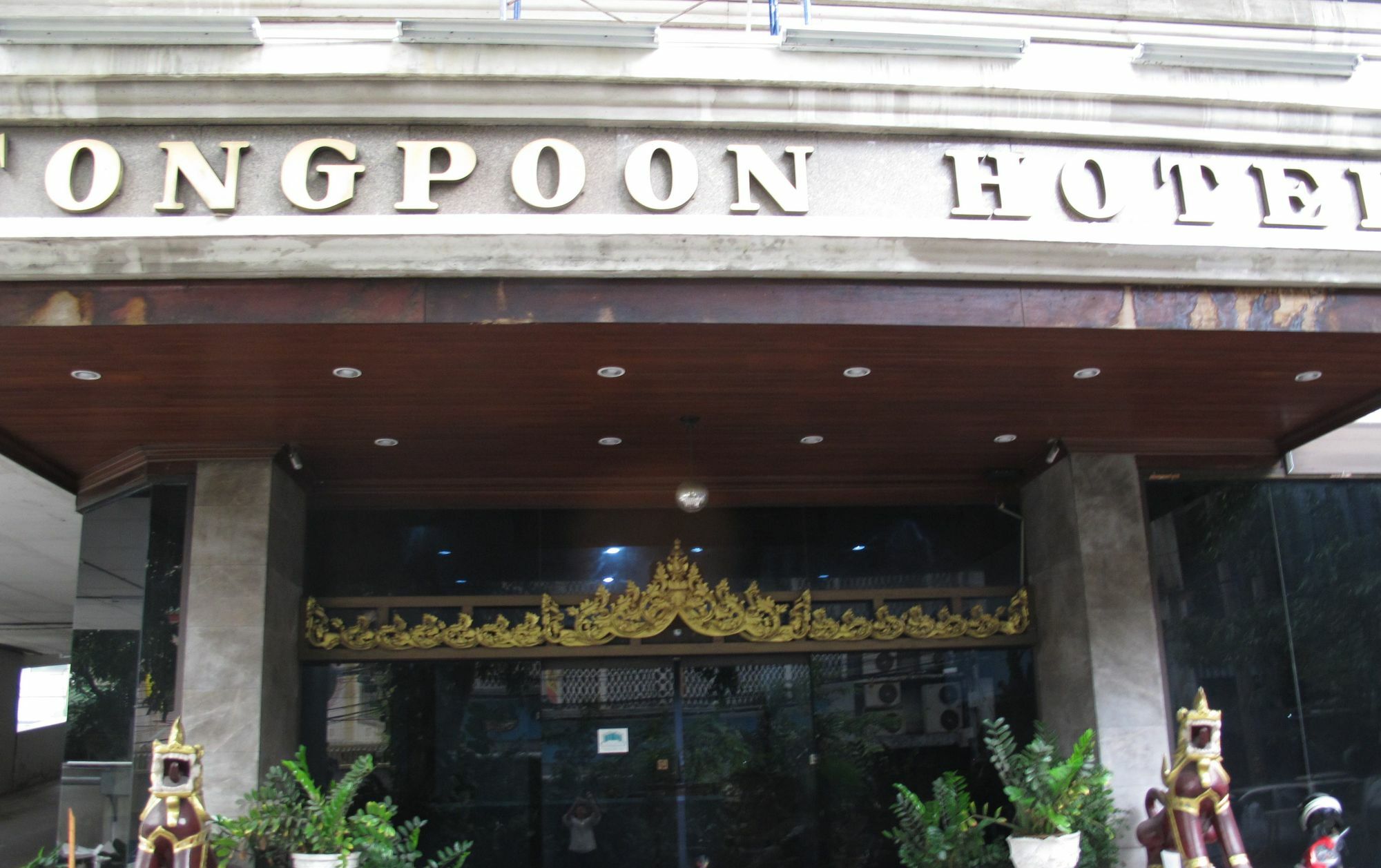 Tongpoon Hotel Бангкок Екстер'єр фото